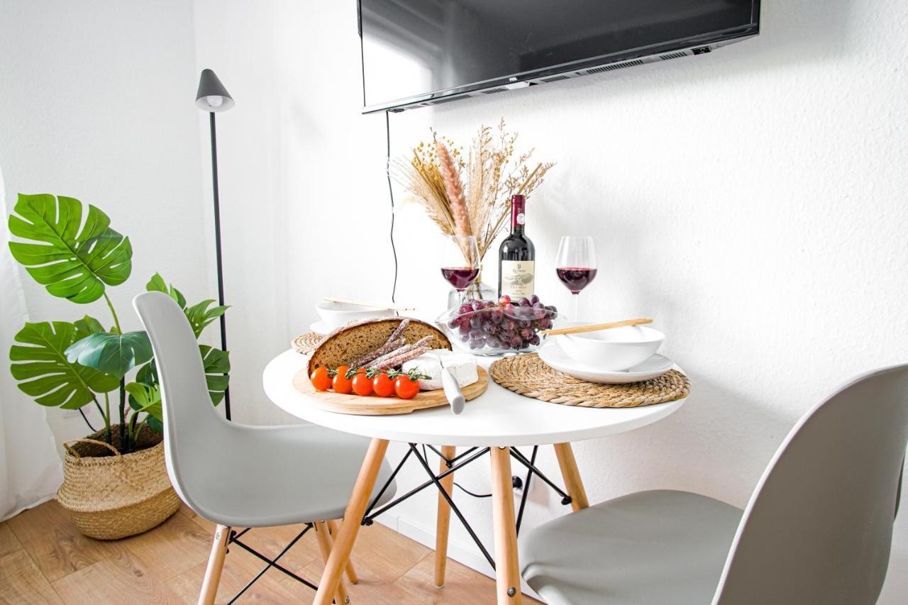 Homefy Studio Heaven - Self Check-In - Free Parking - Elevator Essen Esterno foto